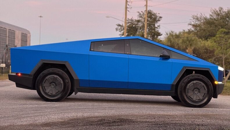 Tesla Cybertruck Wrap